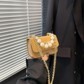Mini sac bandoulière marron effet crocodile avec poignée en perles et chaîne dorée - Or