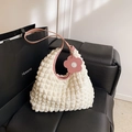 Sac fourre-tout en tissu gaufré blanc avec anses en cuir rose et breloque fleur - Blanc et Rose