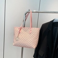 Pink tote bag with dark M-pattern monogram and silver metal M-pendant detail - Pink