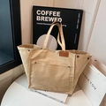 Beige große Canvas-Tragetasche mit Vordertasche und Metallnieten-Detail für Damen - Khaki