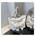 Bolso tote grande color crema con diseño de lazo y cuero sintético de tacto suave - Blanco