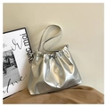 Borsa a secchiello argento metallizzato con coulisse e fiocco su sfondo di stoffa - Argento