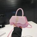 Rosa Strass-Handtasche mit goldenen Quasten und gewelltem Boden im eleganten Stil - Rosa
