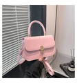 Bolso cuadrado rosa para mujer con cierre dorado y correa de hombro ajustable - Rosa