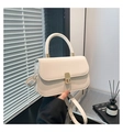 Elegante bolso bandolera cuadrado de cuero crema con hebilla dorada y asa - Blanco