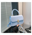 Bolso cuadrado minimalista azul claro con hebilla de metal dorado y asa de cuero - Azul