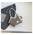 Klassieke shopper met pied-de-poule patroon, witte lederen bies en modieus lint - Wit