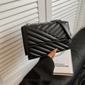 Sac bandoulière noir matelassé à chevrons avec bandoulière élégante en chaîne argentée - Noir