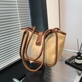 Bolso tote minimalista beige y marrón con asas acolchadas y cierre a presión - Caqui