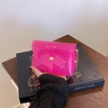 Transparente Mini-Gelee-Tasche in Neonpink mit goldener Kette für den Strand - Rosarot