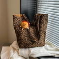 Große Canvas-Tragetasche mit Leopardenmuster, langen Trägern und süßem Plüsch-Burger-Anhänger - Mit Anhänger / Braun