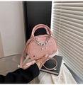 Mini sac bandoulière rose avec motif crocodile et détails de rivets en argent - Rose