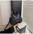 Sac rond noir élégant à motif crocodile avec clous argentés et chaîne décorative - Noir