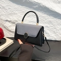 Bolso de mano moderno en contraste negro y gris con elegantes detalles dorados - Negro
