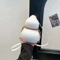 Unieke witte crossbodytas in de vorm van een kalebas met bruin gevlochten touw en riem - Wit