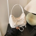 Elegante borsa hobo color crema con fiocco in pelle e dettaglio logo in metallo argento - Bianco