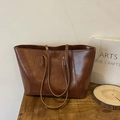 Klassische dunkelbraune Tote-Bag aus Vintage-Kunstleder mit langen Riemen fürs Büro - Braun
