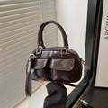 Dunkelbraune Vintage-Bowlingtasche aus glänzendem Öl-Wachs-Leder mit doppelten Fronttaschen - Braun