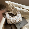 Borsa a mezzaluna floreale con motivi gialli e dettagli di fiocchi eleganti - Fiore Giallo