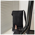 Schwarze Mini-Umhängetasche im Boho-Stil aus Wildleder mit langen Fransen und Ziernähten - Schwarz