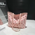 Borsa tote rosa con stampa di fragole e manici lunghi per uso quotidiano casual - Stile Fragola