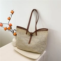 Handgewebte Strohtragetasche mit beigem Hohlnetz-Design und braunen Ledergriffen - Braun