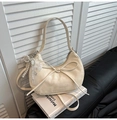 Sac à main demi-lune blanc crème avec nœud doux et pendentif en perles et dentelle - Avec Pendentif / Blanc