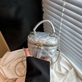 Mini borsa a scatola argento con trapuntatura a rombi, tracolla a catena e doppia zip - Argento