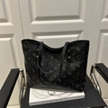Borsa tote nera con motivo a orsetto e rivetti dorati dal design di grande capacità - Nero