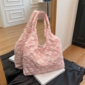 Borsa tote rosa con motivo floreale 3D trapuntato e manici larghi per uso quotidiano - Rosa