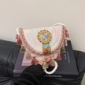Weiße Boho-Umhängetasche aus gewebtem Stoff mit bunten Quasten und Perlenstickerei - The number of tassels on the bag is not fixed / Rosa