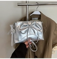 Sac à bandoulière argenté style ballet avec nœud, breloque en dentelle et perles - Avec Pendentif / Argenté