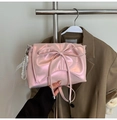 Sac bandoulière rose nacré style ballet avec un grand nœud et des détails en perles - Avec Pendentif / Rose Perlé