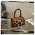 Mini borsa quadrata marrone con fiocco di strass scintillanti e tracolla a catena - Marrone