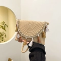 Boho-Stroh-Clutch mit bunten Quasten und ethnischen Stickerei-Details in Cremeweiß - Khaki