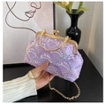 Dettaglio elegante borsa da sera con paillettes viola e telaio in metallo dorato - Viola