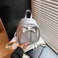 Mini sac à dos argenté métallisé pour femme avec un grand nœud et fini brillant - Bleu
