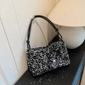 Elegante schwarze Pailletten-Umhängetasche mit Kettenriemen und silbernem Glanz-Finish - Silber