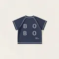 Dunkelblaues Kinder-Baumwoll-T-Shirt mit BOBO-Buchstabenprint und hellblauem Besatz - 110 / Marineblau