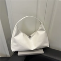 Minimalistische weiße Hochglanz-Hobo-Tasche aus PU-Leder mit silbernem Reißverschluss - Weiß