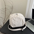 Bolso de pana color crema con correa ajustable y cierre de cremallera bidireccional - Blanco