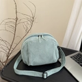 Sac coquille en velours côtelé vert menthe avec bandoulière réglable et zip fluide - Vert clair