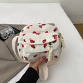 Borsa a tracolla in velluto a coste bianco sporco con stampe di fragole per abbigliamento casual - Piccola Borsa Quadrata con Stampa a Fragola / Bianco