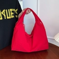 Schicker roter Nylon-Shopper mit Kordelzug-Detail und großem, minimalistischem Design - Rot