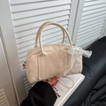 Sac Boston blanc cassé élégant avec chaîne en perles, nœud dentelle et style coréen - Blanc (Avec Pendentif)