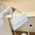 Minimalistische weiße quadratische Damen-Handtasche aus Kunstleder im modischen Handstil - Weiß
