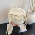 Bolso bandolera de pana beige con tirador trenzado y correa ajustable para el hombro - Blanco