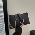 Bolso bandolera clásico negro mate con hebilla dorada en U y correa de cadena elegante - Negro
