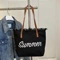 Schwarze Canvas-Tragetasche mit Summer-Stickerei, Quastenverzierung und braunen Ledergriffen - Schwarz
