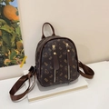 Brauner Mini-Rucksack aus PU-Leder mit Moni Xiong Comic-Print und Goldbeschlägen - Braun